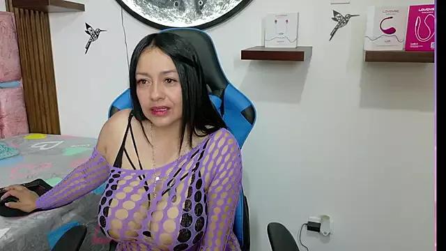 luna2155 from StripChat is Freechat