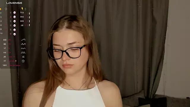 Luna_Rove from StripChat is Freechat