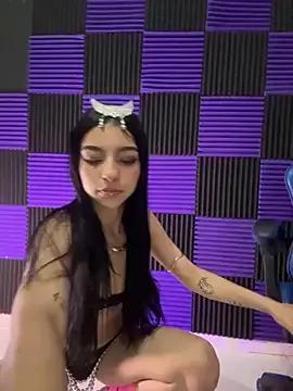 Luna_shinee from StripChat is Freechat