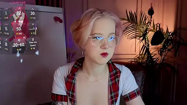 luna_son from StripChat is Freechat