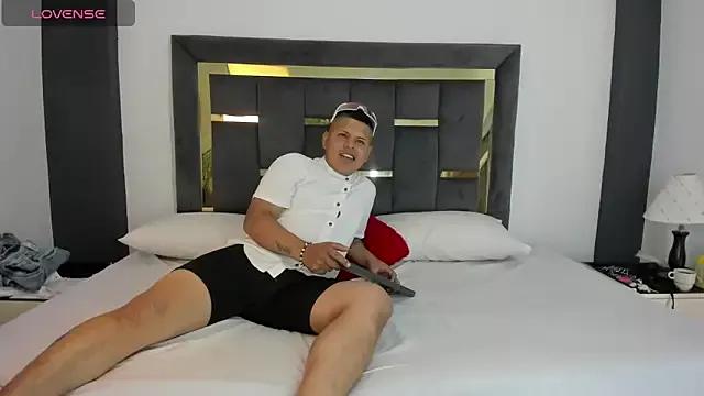 Luna_Y_Dante from StripChat is Freechat