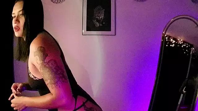 LunaAdamsx from StripChat is Freechat