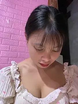 LunaBerry18 from StripChat is Freechat