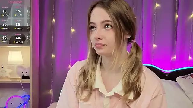 LunaDellicia from StripChat is Freechat