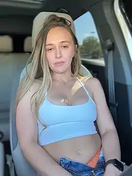 lunagirl13 from StripChat is Freechat