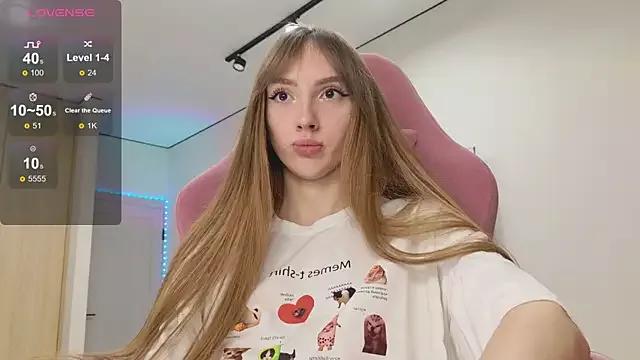 Lunainnk from StripChat is Freechat