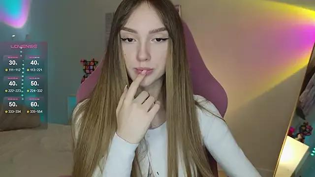 Lunainnk from StripChat is Freechat