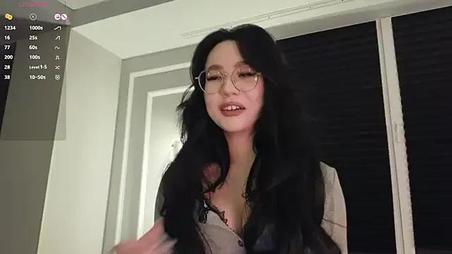 lunajii from StripChat is Freechat