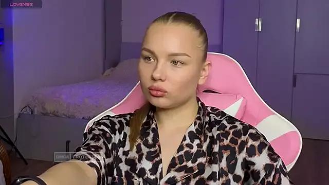 Lunar_Flare from StripChat is Freechat