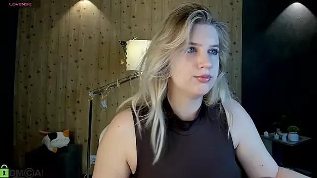 LunasShine webcams show profile image 