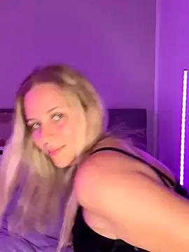 lunawolf21 from StripChat is Freechat