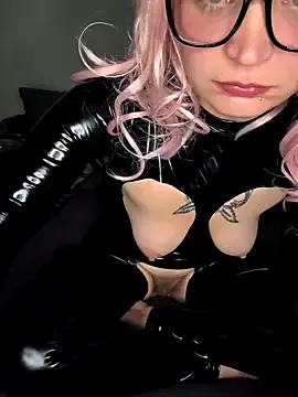 LunaXshade from StripChat is Freechat