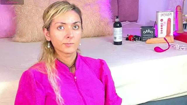 Lunitaa_Diva from StripChat is Freechat