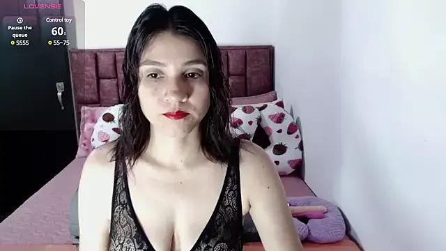 Lunna_desire from StripChat