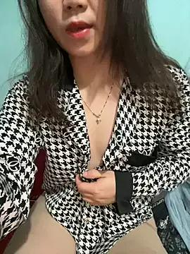 Lusi-sexy from StripChat is Freechat