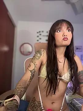 LuXarumi from StripChat is Freechat