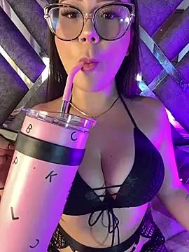 LylaLee111 from StripChat