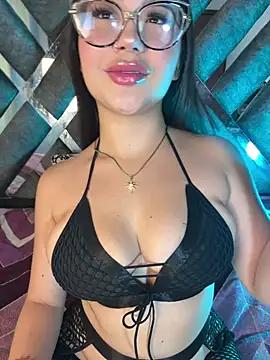 LylaLee111 from StripChat