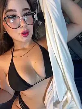 LylaLee111 from StripChat