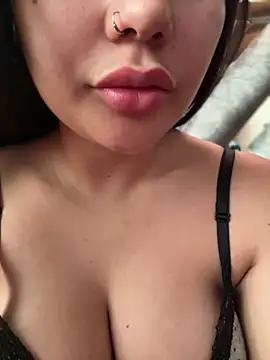 LylaLee111 from StripChat
