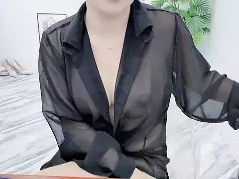 Lyly-2k5 from StripChat is Freechat
