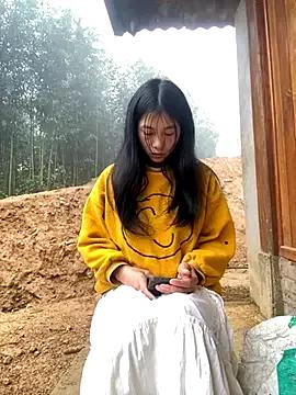 LylyOx9 from StripChat