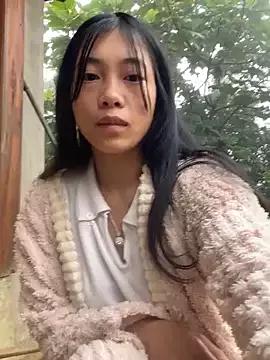 LylyOx9 from StripChat