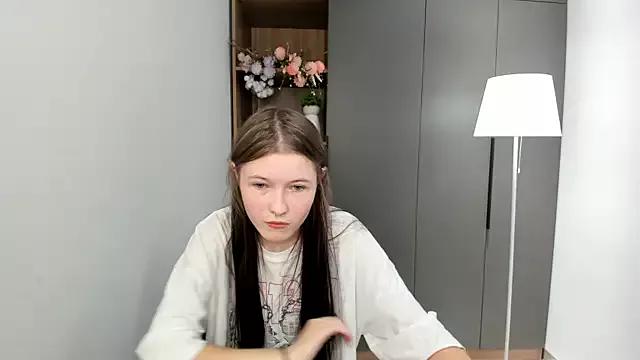 LynHillaire webcams show profile image 