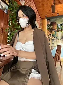 Lynn-babie from StripChat is Freechat