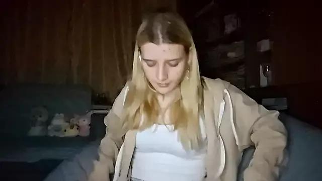 LynteriLain from StripChat is Freechat