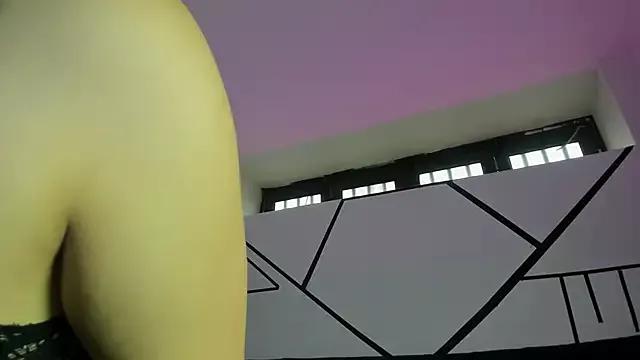 MacarenaRosse from StripChat is Freechat