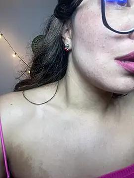 MadameNat from StripChat