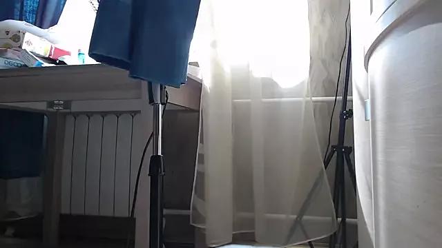 madamss12 from StripChat