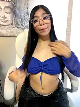 Maddy_Piink from StripChat