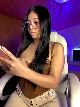 Maddy_Piink from StripChat