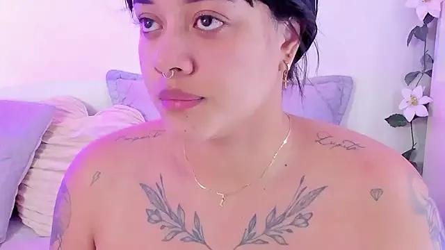 MaddyParisi from StripChat is Freechat