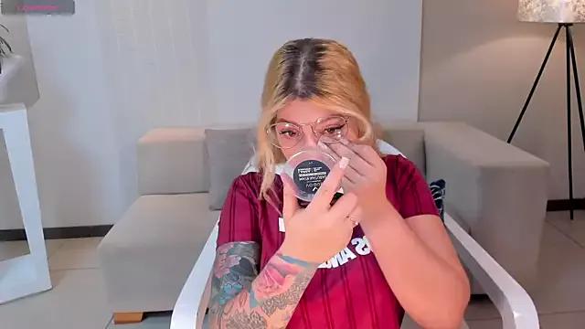 MadisonKane from StripChat is Freechat