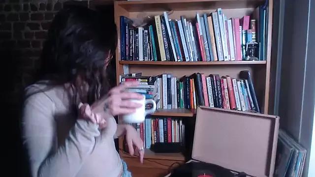 MaeDaybaby from StripChat is Freechat