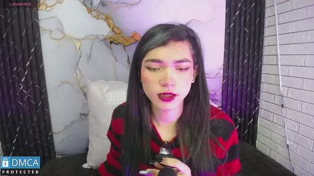 MaeveKuro from StripChat is Freechat
