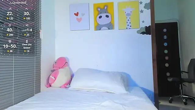 maiagoldenn from StripChat