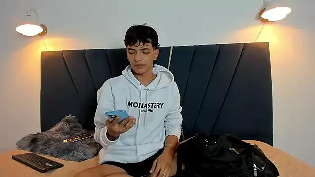 maicol_cum23 from StripChat is Freechat