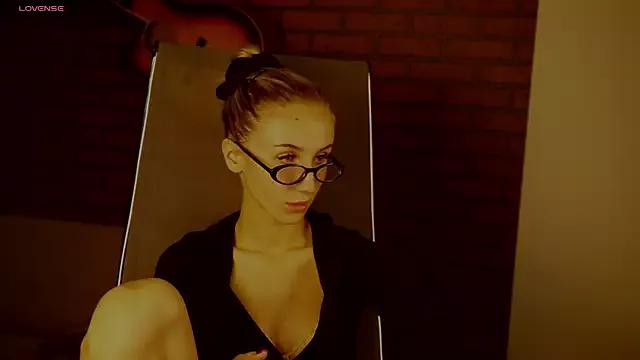 MalinaKwon from StripChat is Freechat
