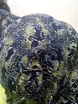 Mama_Queeen from StripChat