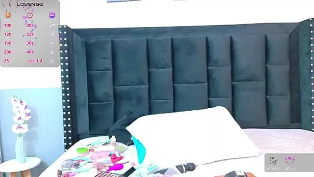 mamaneedsfun from StripChat is Freechat