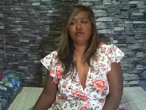 Mammabear_4u from StripChat