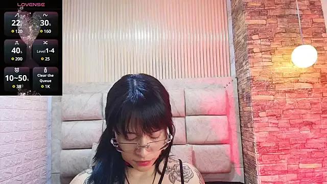Mandy_Golden from StripChat is Freechat
