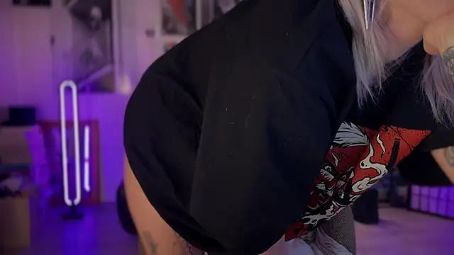 Mannarie_Madsinn from StripChat