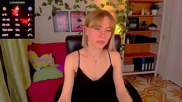 MaraCooperrr from StripChat is Freechat