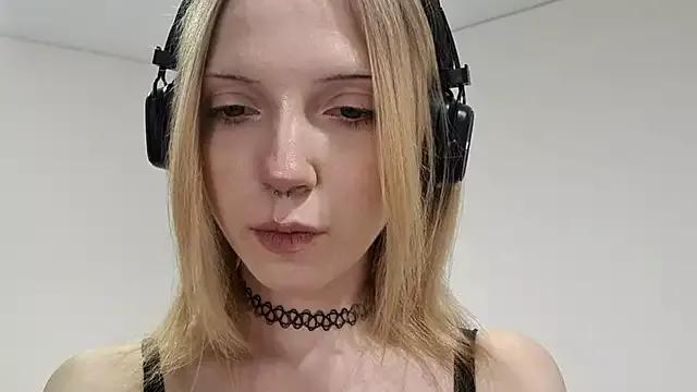 MarcieAragaki from StripChat is Freechat