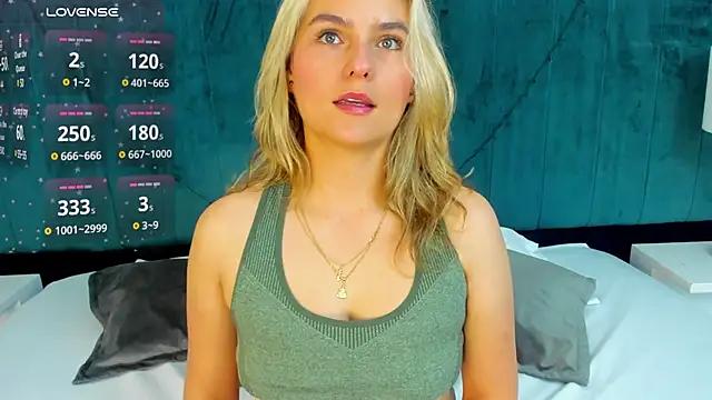 Marian-Mansson from StripChat is Freechat